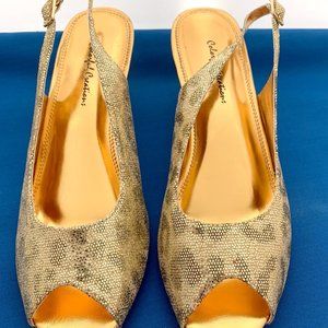 GOLD SHOES